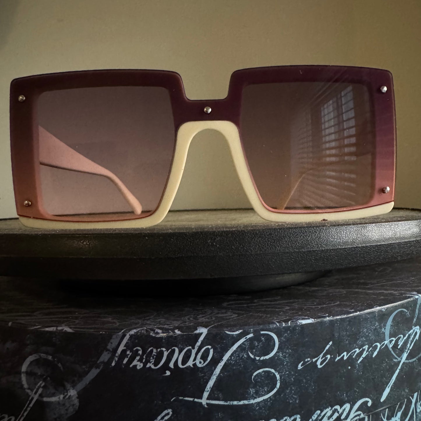 Madame Luxe Oversized Shades